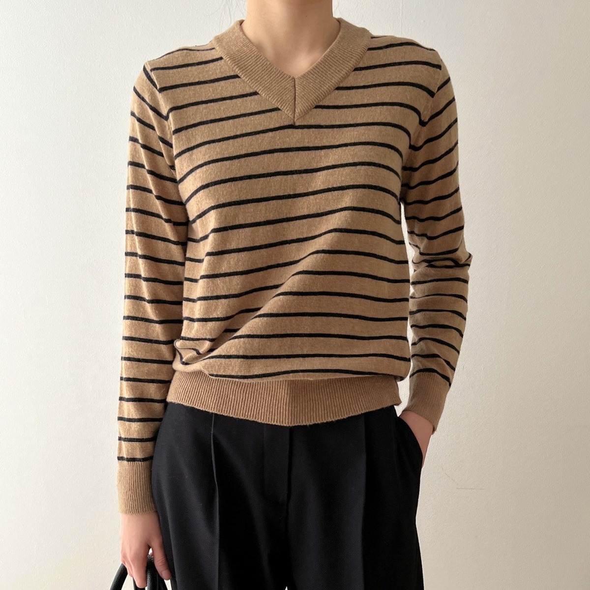 Cashmere Avenue Stripe V-neck Knit T-shirt (Cashmere Super Pine Wool)